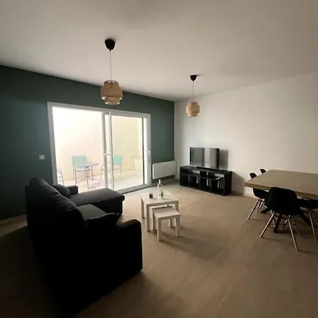 Le Spacieux Et Sa Terrasse * فيشي